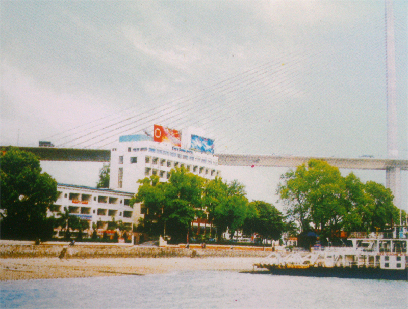 Khách sạn Bạch Đằng - Quảng Ninh